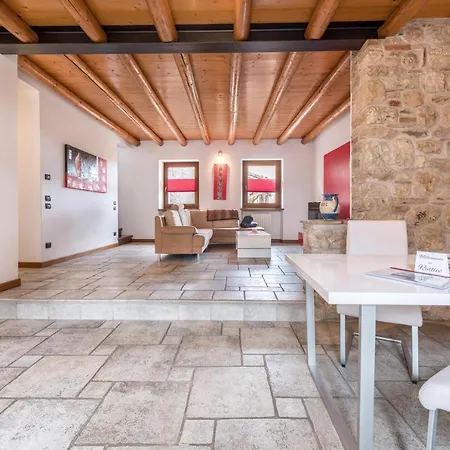 Semesterbostad Casa Rustico Costermano